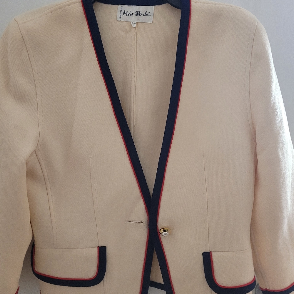 Beautiful blazer great for any occasion and / or with jeans